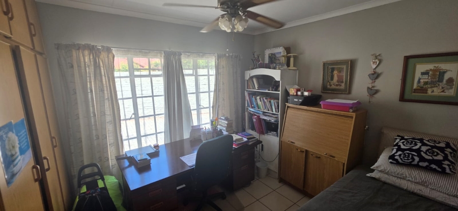 3 Bedroom Property for Sale in Kannoniers Park North West